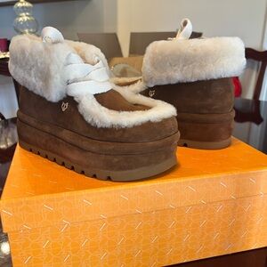 BNIB Naked Wolfe Bambi Size 38EU/8US Tan